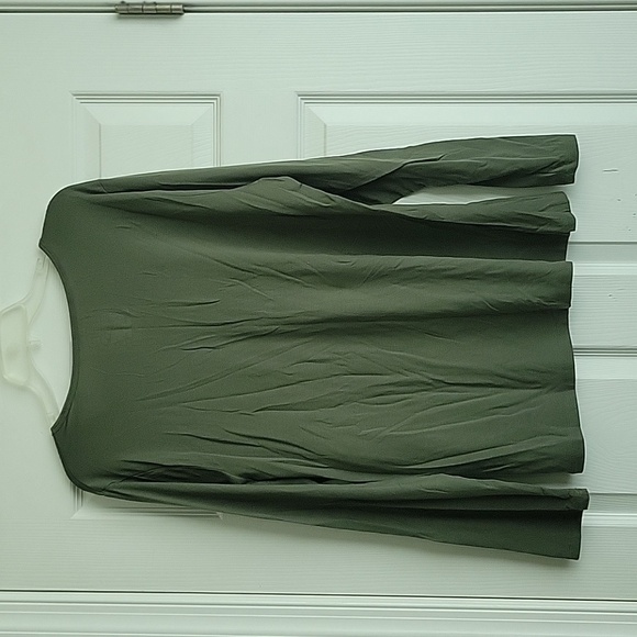 Time and Tru V Neck Long Sleeve Top - Picture 5 of 9